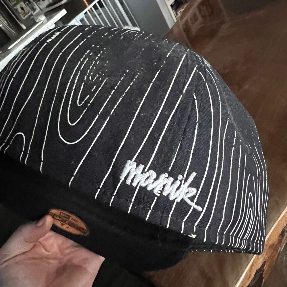 Manik hat black wood grain 7 1/4 - Picture 2 of 3